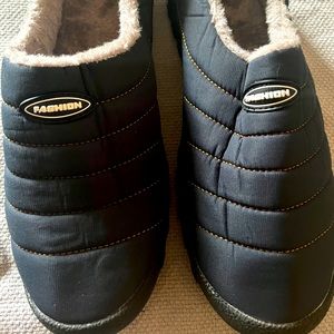 Fashion slippers size 8